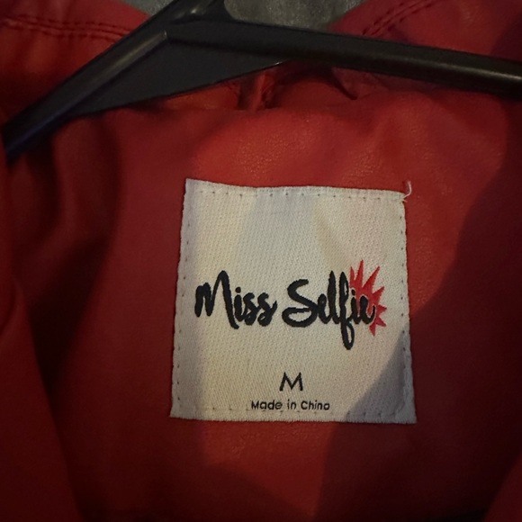 Red jacket - Picture 5 of 6